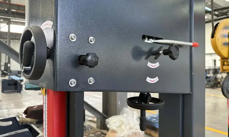 vertical-band-saw-table-tilting-gear-handwheel